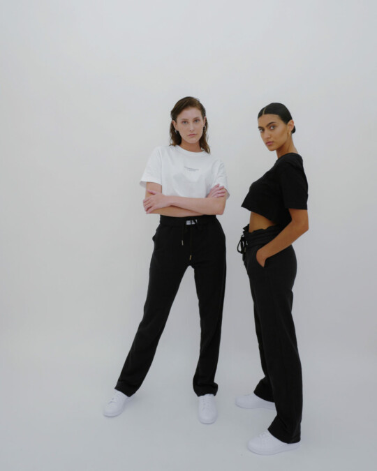 Slim Fit in europe Jogger Black_abbildung_model_bildnr1
