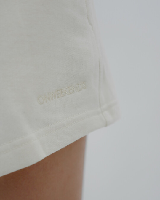 ONWEEKENDS Shorts Vanille_abbildung_model_bildnr5
