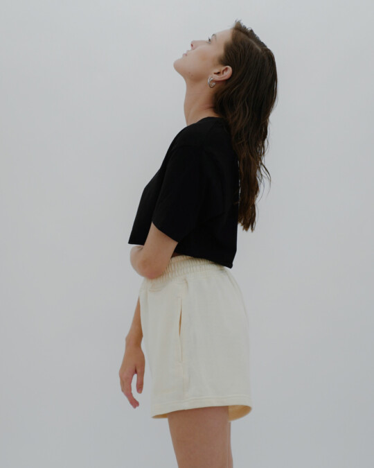 ONWEEKENDS Shorts Vanille_abbildung_model_bildnr1