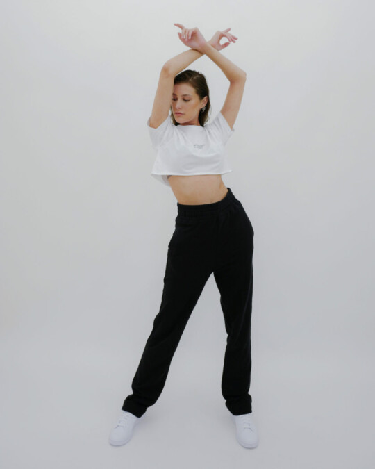 Slim Fit in europe Jogger Schwarz_abbildung_model_bildnr2