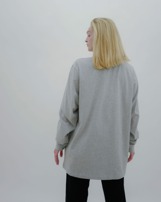 in europe oversized Longsleeve Grau_abbildung_model_bildnr4