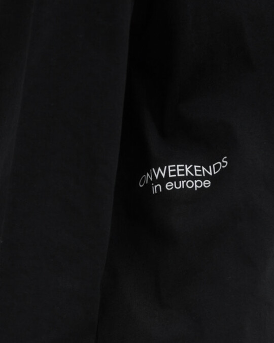in europe oversized Longsleeve Black_abbildung_model_bildnr8