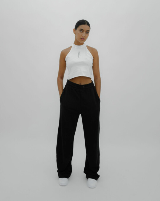 Loose Fit in europe Jogger Schwarz_abbildung_model_bildnr1