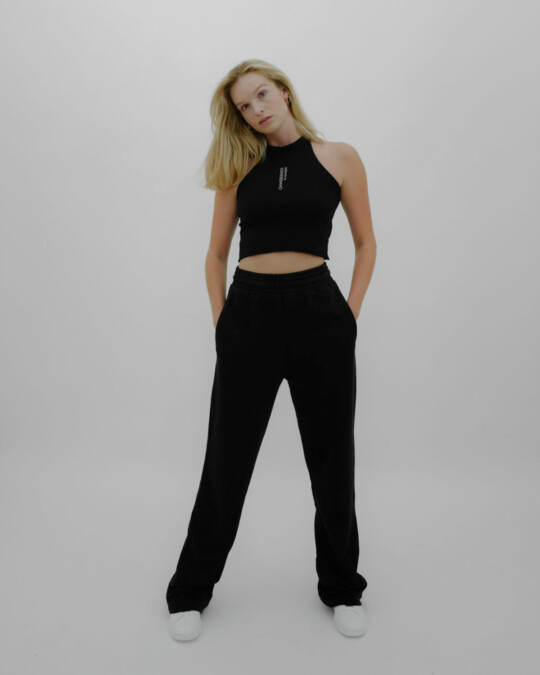 Loose Fit in europe Jogger Schwarz_abbildung_model_bildnr3