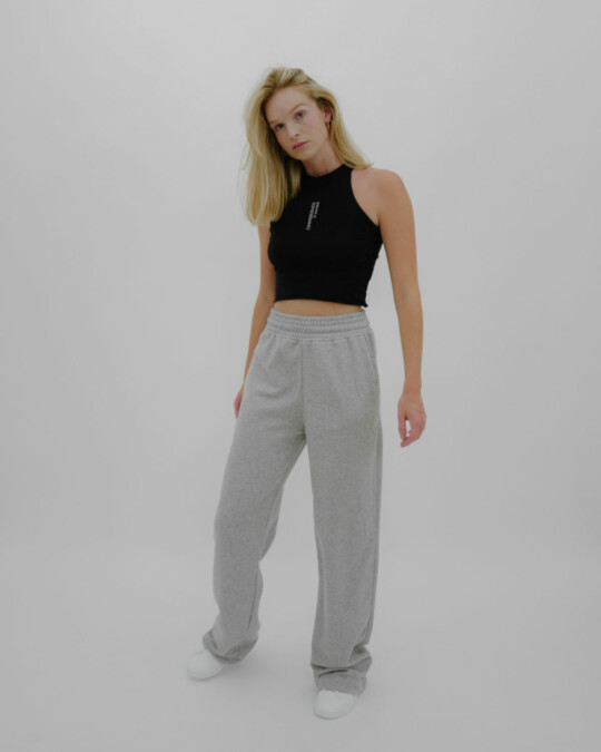 Loose Fit in europe Jogger Grau_abbildung_model_bildnr2