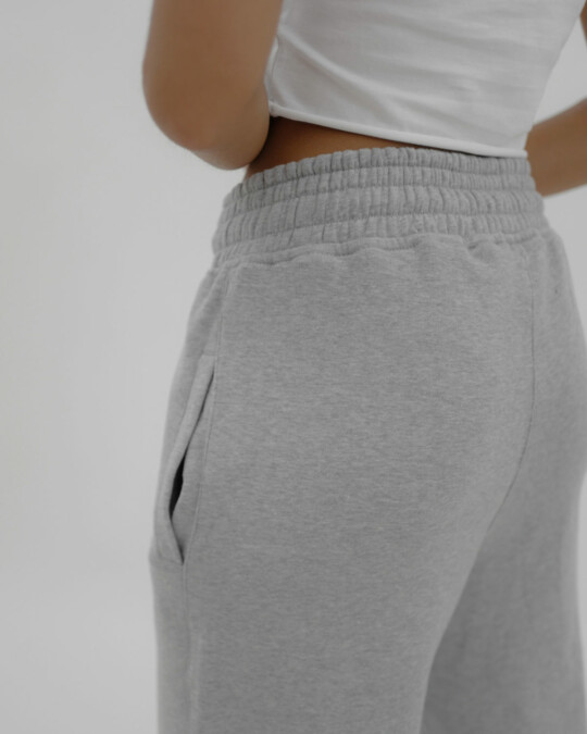 Loose Fit in europe Jogger Grau_abbildung_model_bildnr7