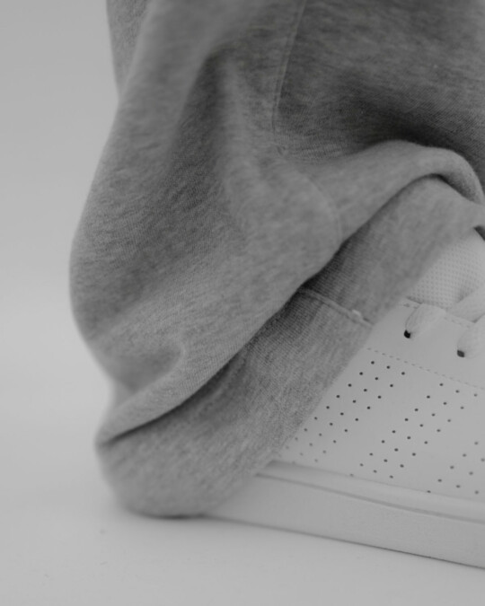 Loose Fit in europe Jogger Grau_abbildung_model_bildnr9