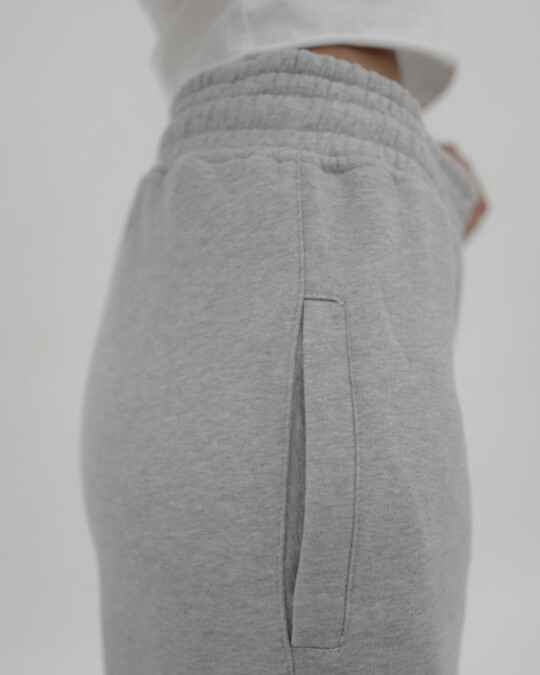 Loose Fit in europe Jogger Grau_abbildung_model_bildnr8