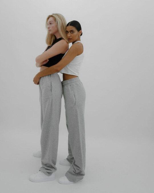 Loose Fit in europe Jogger Grau_abbildung_model_bildnr1
