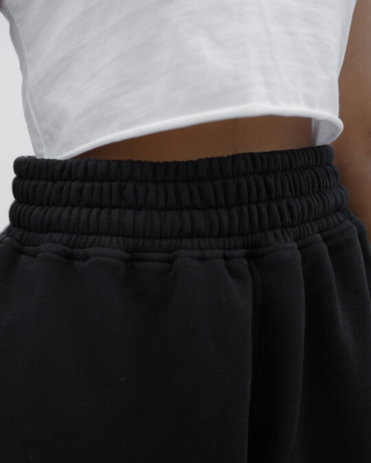 in europe Shorts Schwarz_abbildung_model_bildnr3