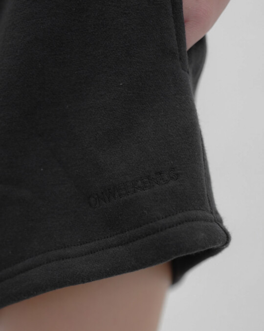 ONWEEKENDS Shorts Schwarz_abbildung_model_bildnr3