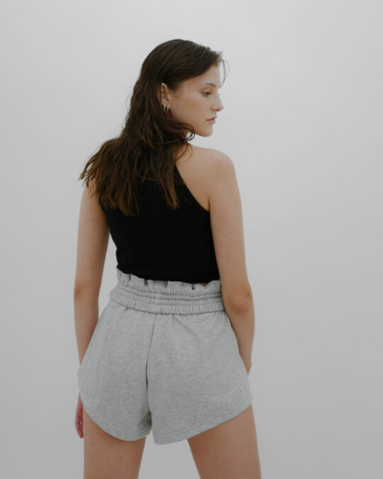 in europe Shorts Grau_abbildung_model_bildnr2
