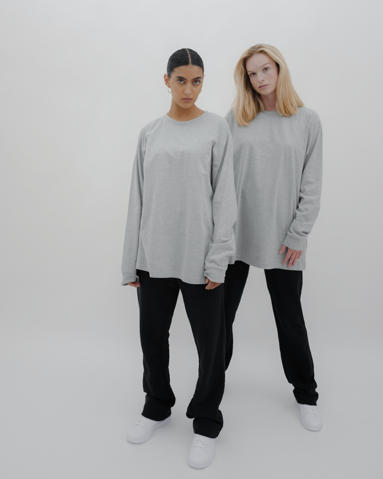 Varianten: in europe oversized Longsleeve Grau