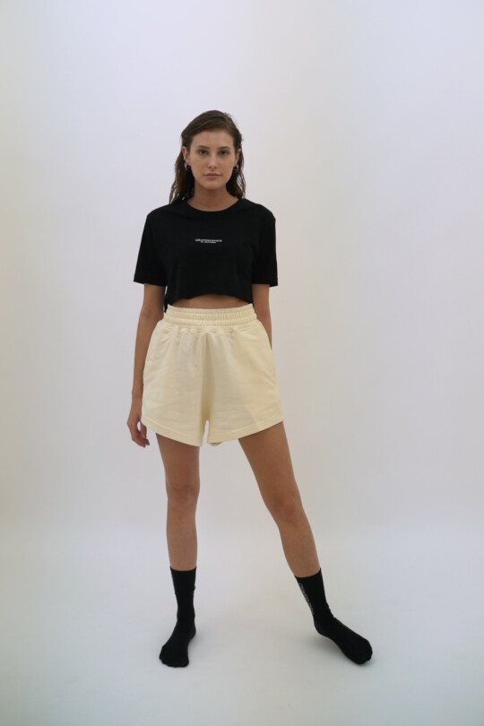 ONWEEKENDS Shorts Vanille_abbildung_model_bildnr6