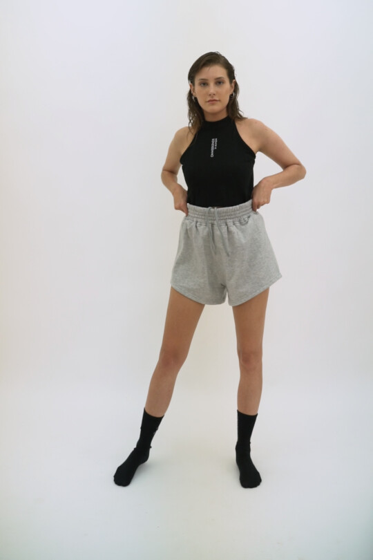 in europe Shorts Grau_abbildung_model_bildnr3