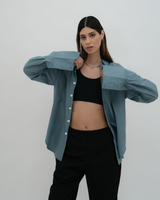 The Oversized Shirt Blau_abbildung_model_bildnr3