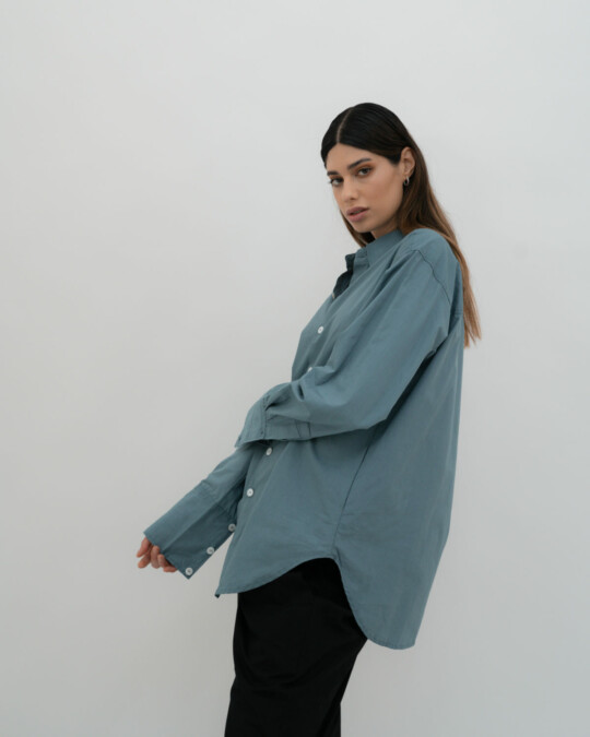 The Oversized Shirt Blau_abbildung_model_bildnr1
