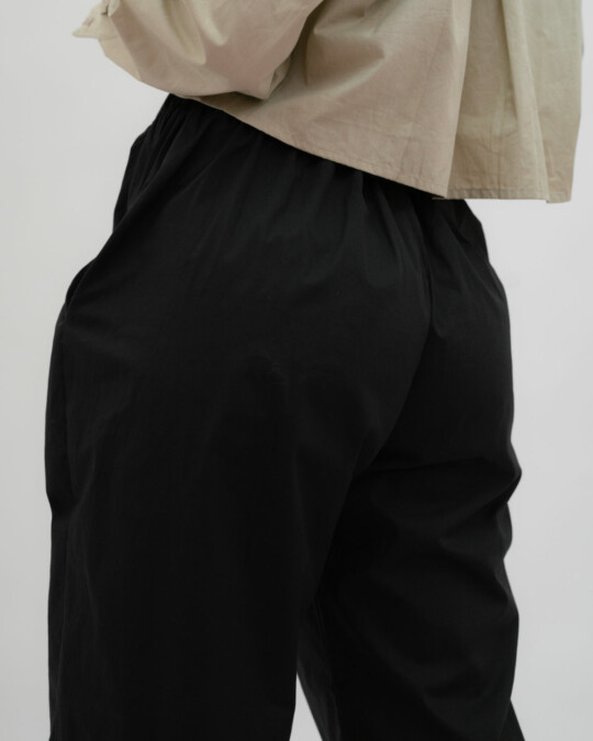 The PJ Hose Schwarz_abbildung_model_bildnr4