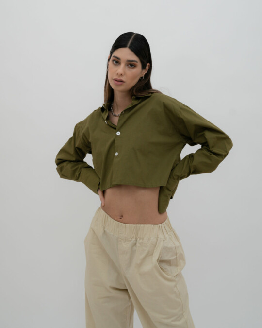 The Cropped Shirt Khaki_abbildung_model_bildnr0