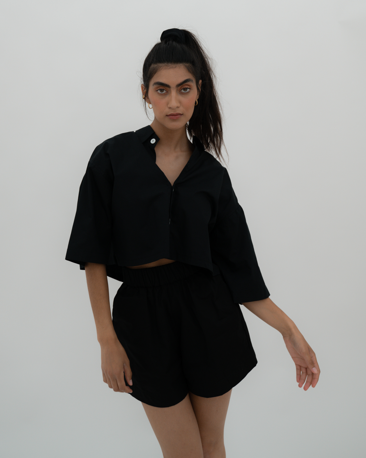 Variations: The Cropped Shirt Short Sleeve Black