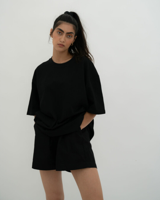 ONWEEKENDS T002 Schwarz_abbildung_model_bildnr1
