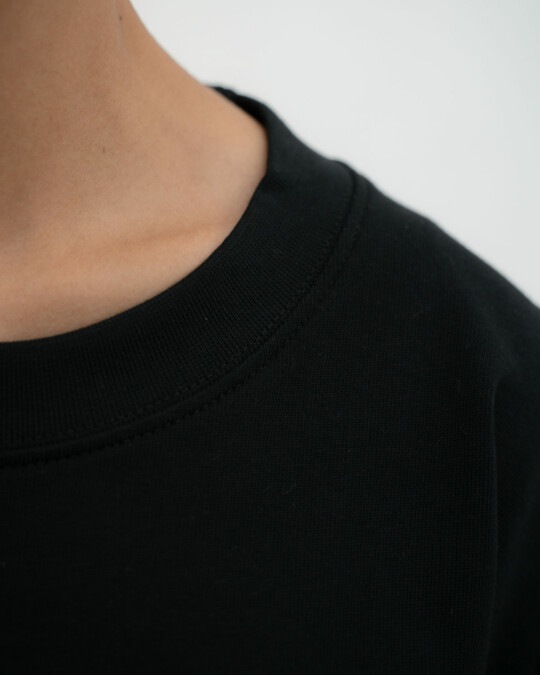 ONWEEKENDS T002 Schwarz_abbildung_model_bildnr3