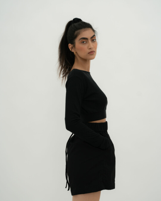 The Open Back Longsleeve_abbildung_model_bildnr3