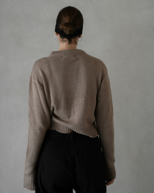 The Cropped Knit Stone_abbildung_model_bildnr2