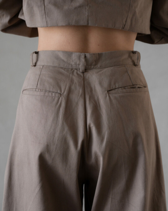 The Wide Leg Pants Stone_abbildung_model_bildnr5