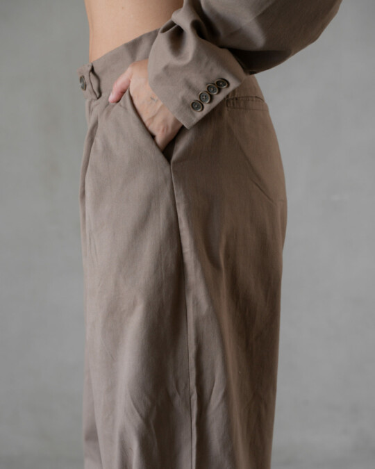 The Wide Leg Pants Stone_abbildung_model_bildnr4