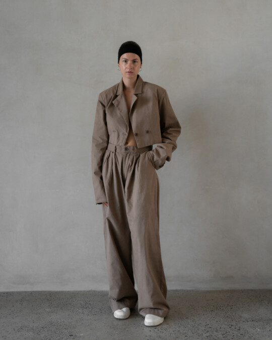 The Wide Leg Pants Stone_abbildung_model_bildnr0