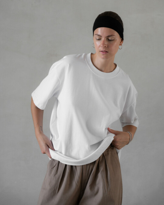 ONWEEKENDS T003 White_abbildung_model_bildnr2