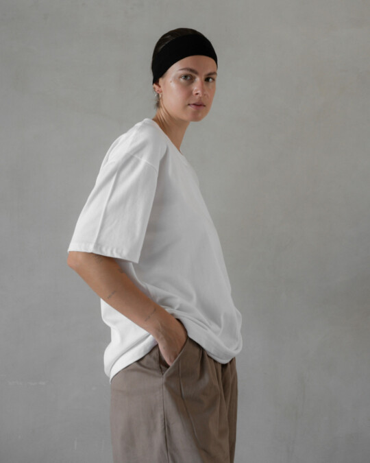 ONWEEKENDS T003 White_abbildung_model_bildnr3