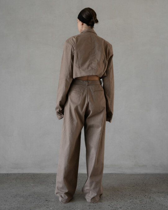 The Wide Leg Pants Stone_abbildung_model_bildnr2