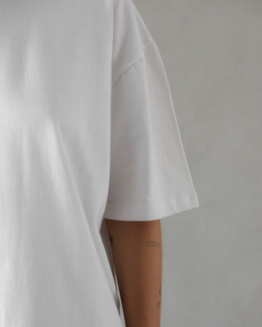 ONWEEKENDS T003 White_abbildung_model_bildnr5