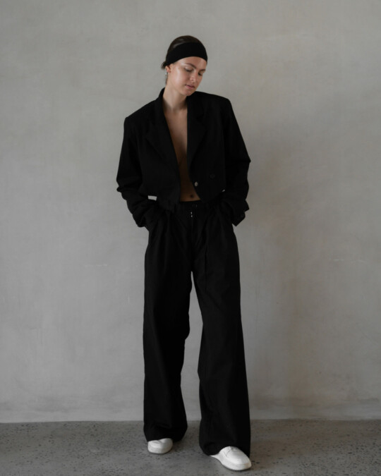 The Wide Leg Pants Black_abbildung_model_bildnr0
