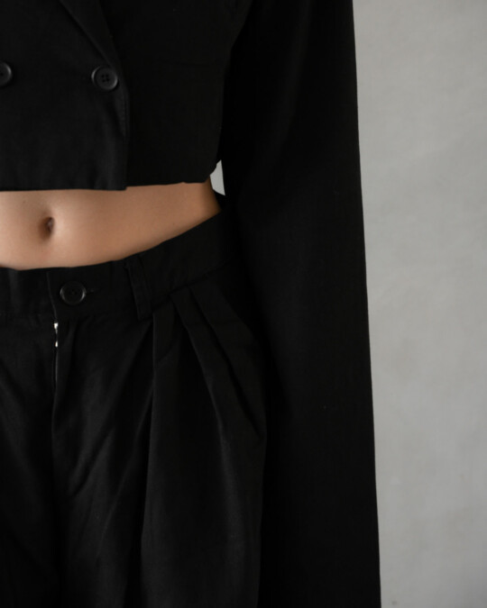 The Wide Leg Pants Black_abbildung_model_bildnr5