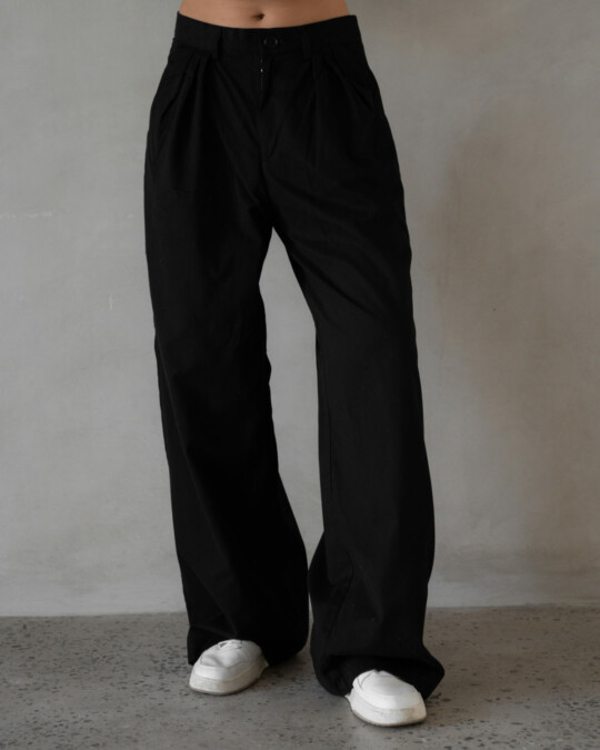 The Wide Leg Pants Black_abbildung_model_bildnr3