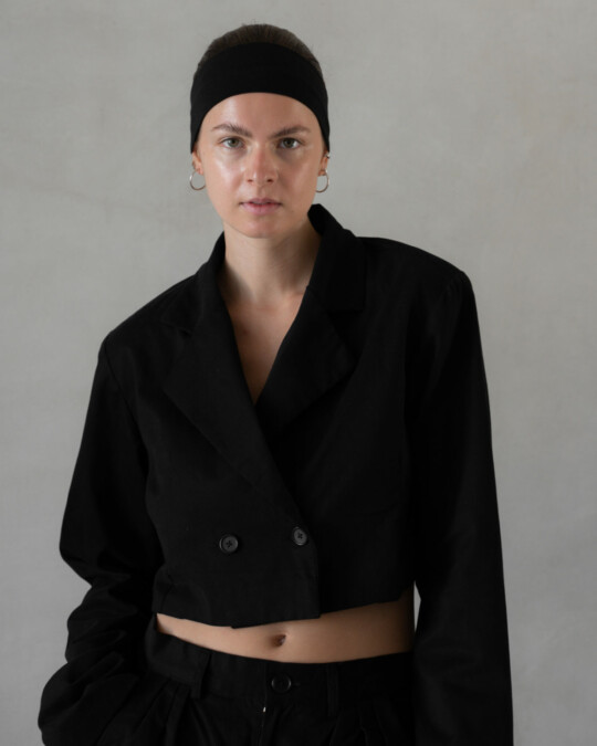 The Cropped Blazer Black_abbildung_model_bildnr0