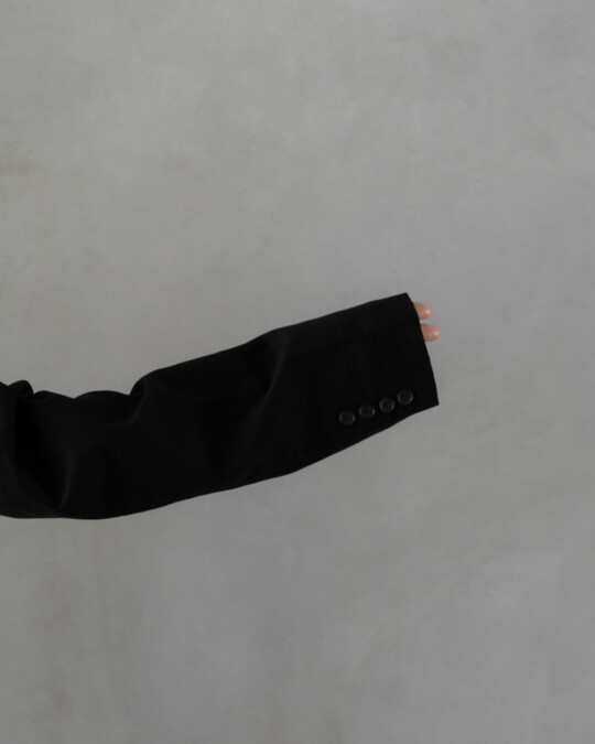 The Cropped Blazer Black_abbildung_model_bildnr6