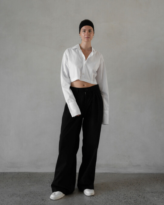 The Cropped Shirt Weiß_abbildung_model_bildnr1