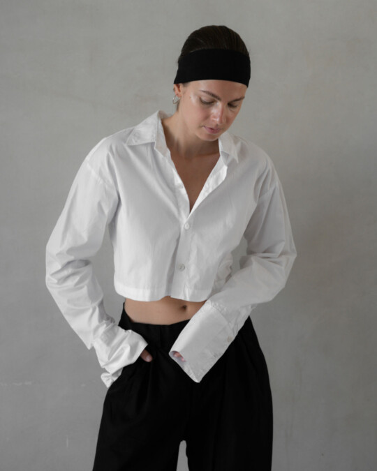 The Cropped Shirt White_abbildung_model_bildnr0