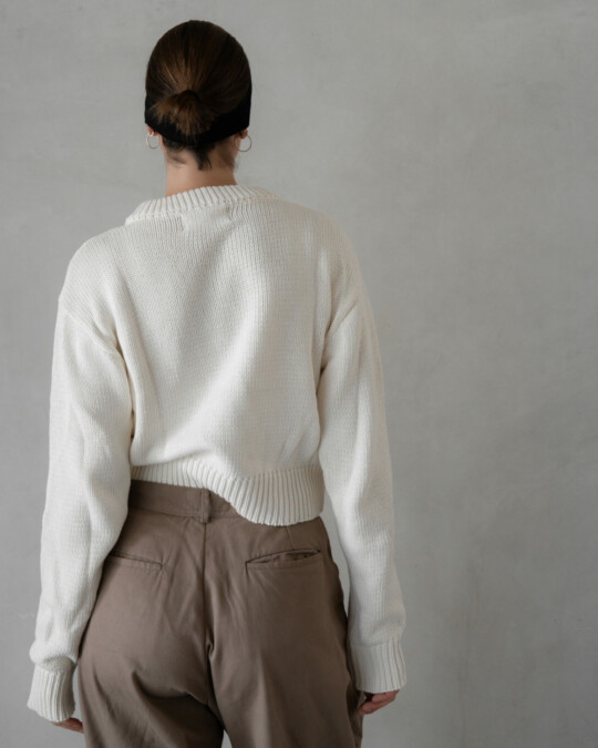 The Cropped Knit Off-White_abbildung_model_bildnr2