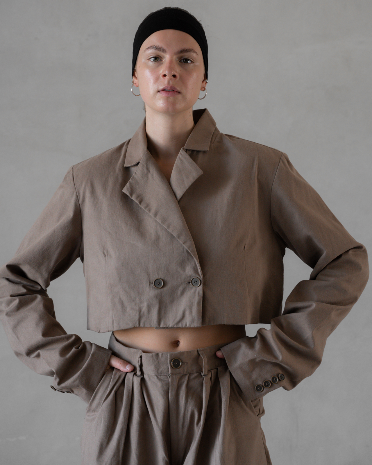 Varianten: The Cropped Blazer Stone