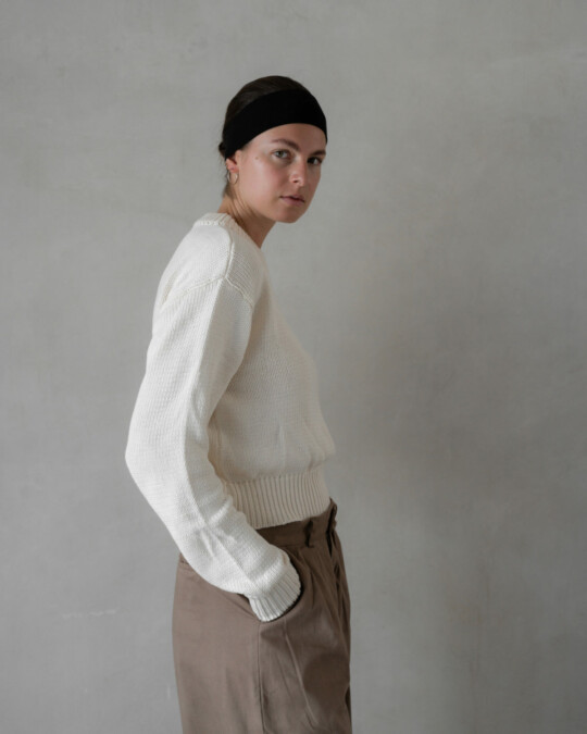The Cropped Knit Off-White_abbildung_model_bildnr1