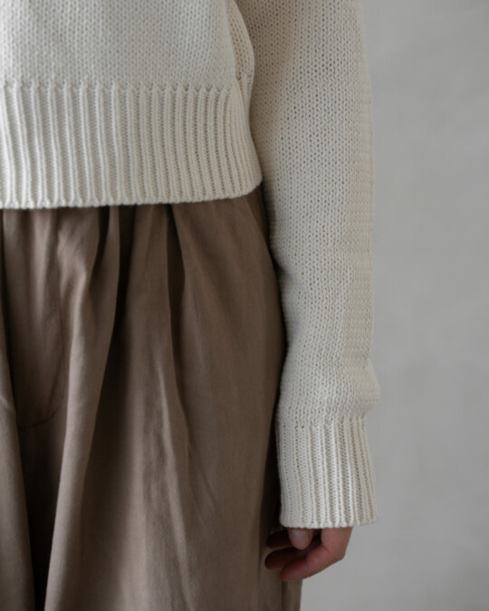The Cropped Knit Off-White_abbildung_model_bildnr4