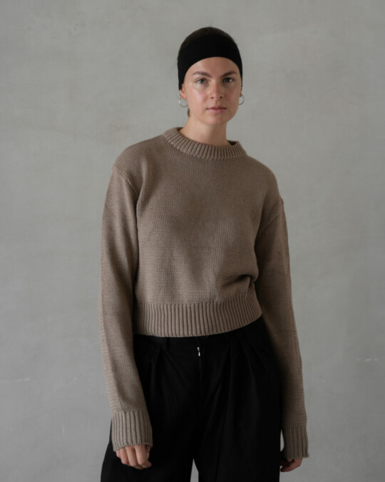 The Cropped Knit Stone_abbildung_model_bildnr1