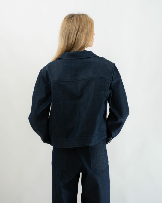 The Denim Jacket_abbildung_model_bildnr2