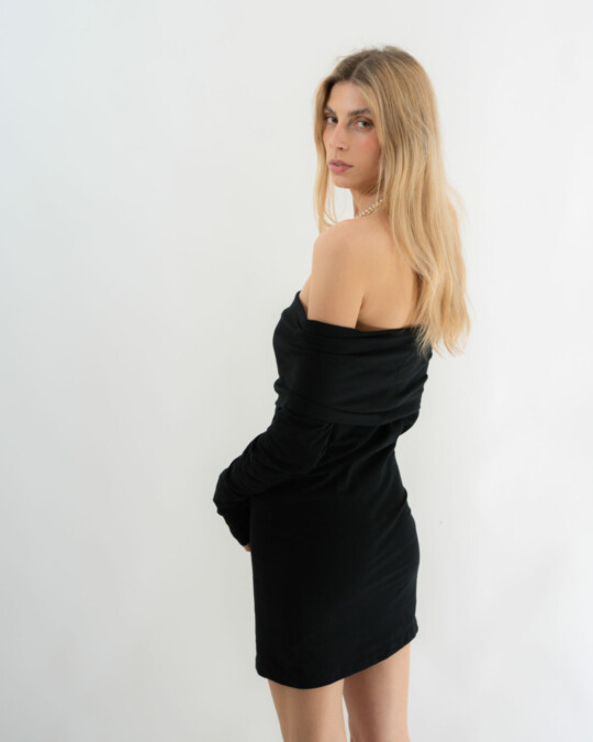 The Off-Shoulder Kleid Schwarz_abbildung_model_bildnr3