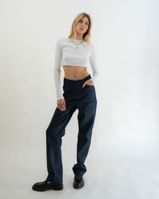 The Cropped Rib Longsleeve White_abbildung_model_bildnr4
